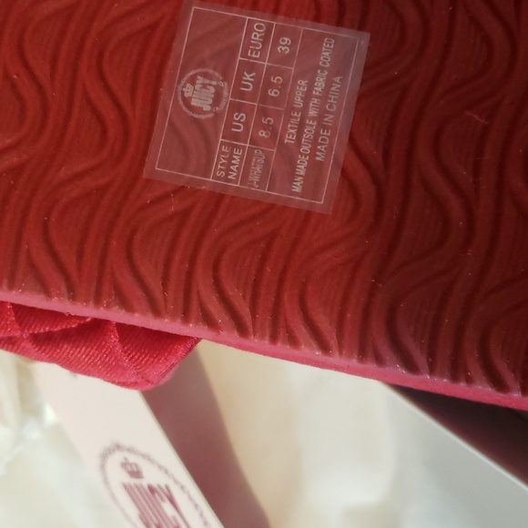 Nwt Juicy Couture slip ons - Picture 2 of 4